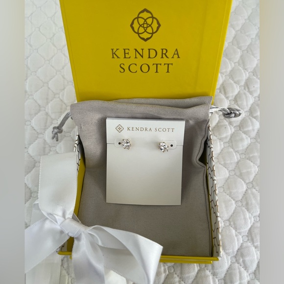 Kendra Scott Cailin Gold Crystal Stud Earrings in White Crystal - Picture 4 of 11